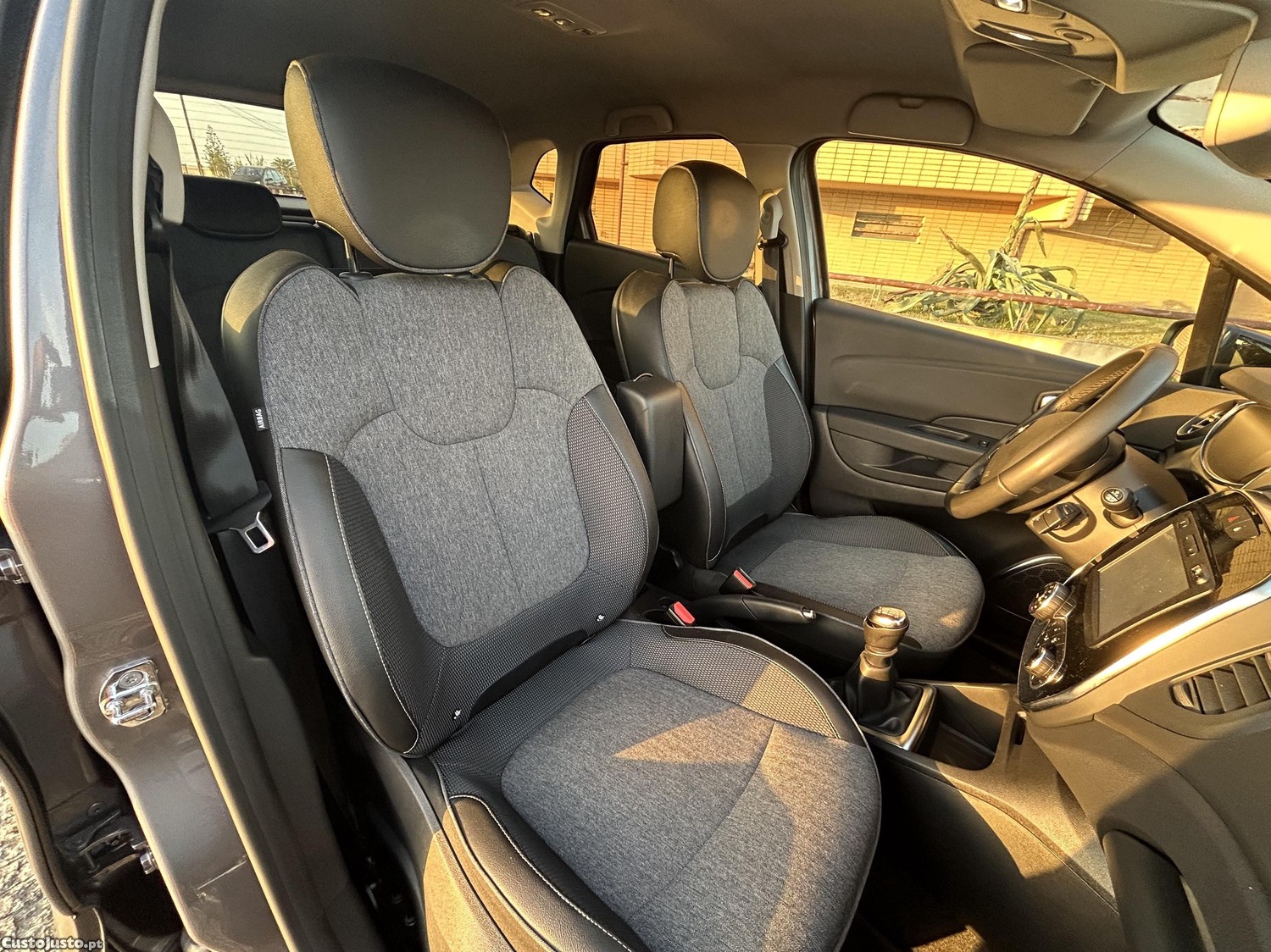 Renault Captur 1.5 dCi Exclusive - 28.000kms - 110 cavalos — fotografia 6