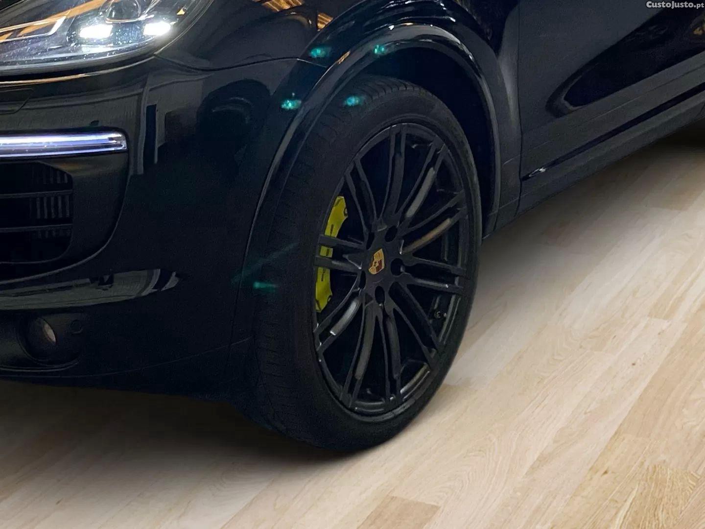 Porsche Cayenne Platinum edition — fotografia 15