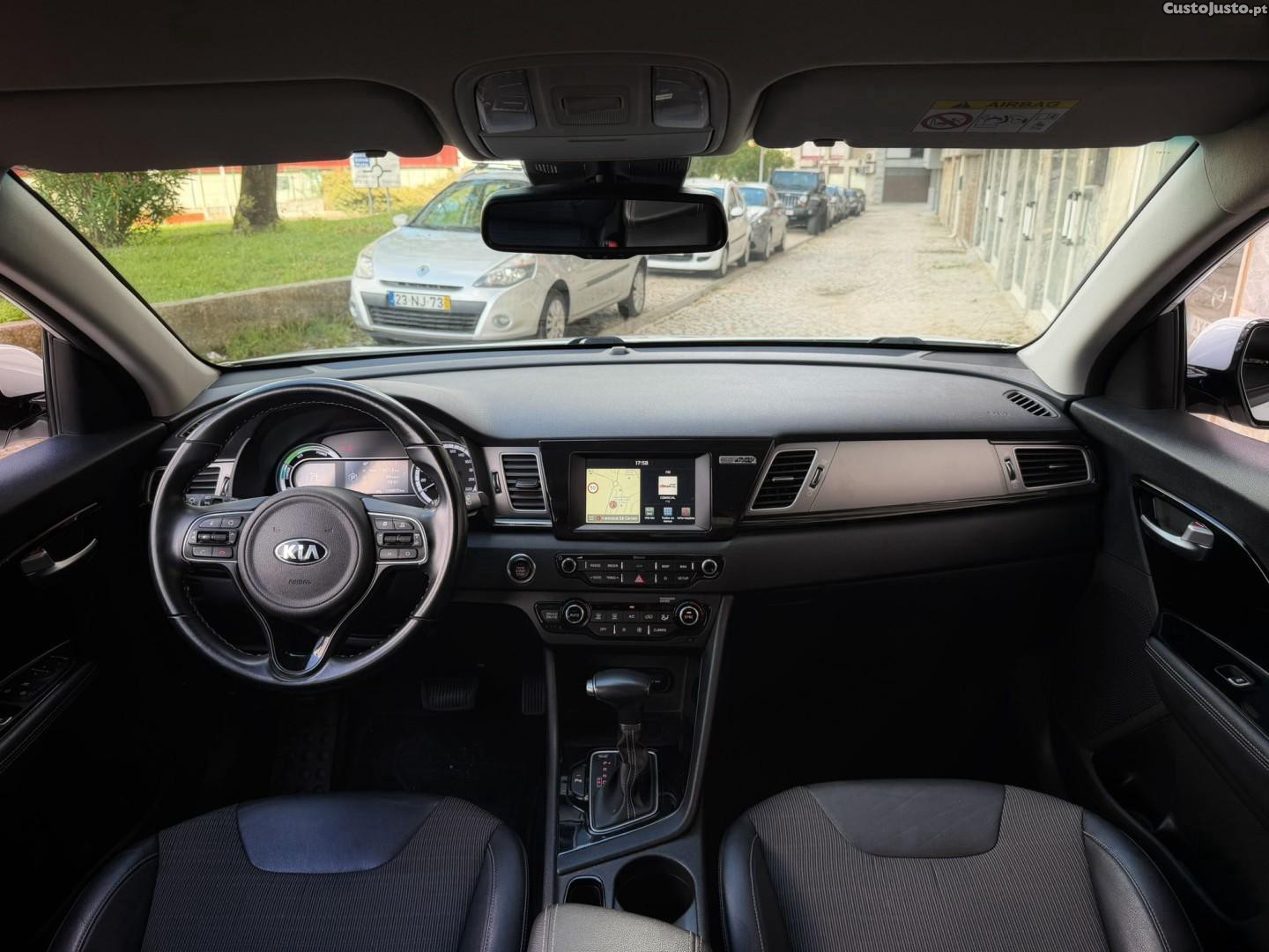 Kia Niro 1.6 GDi HEV Drive — fotografia 19