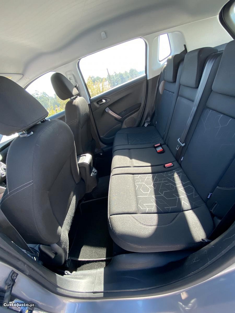 Peugeot 2008 1.6 BlueHdi Allure — fotografia 3