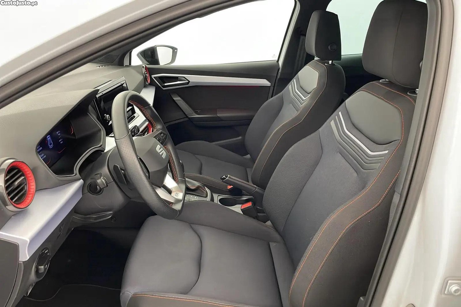 SEAT Ibiza 1.0 TSI 115 CH S/S DSG7 FR — fotografia 4