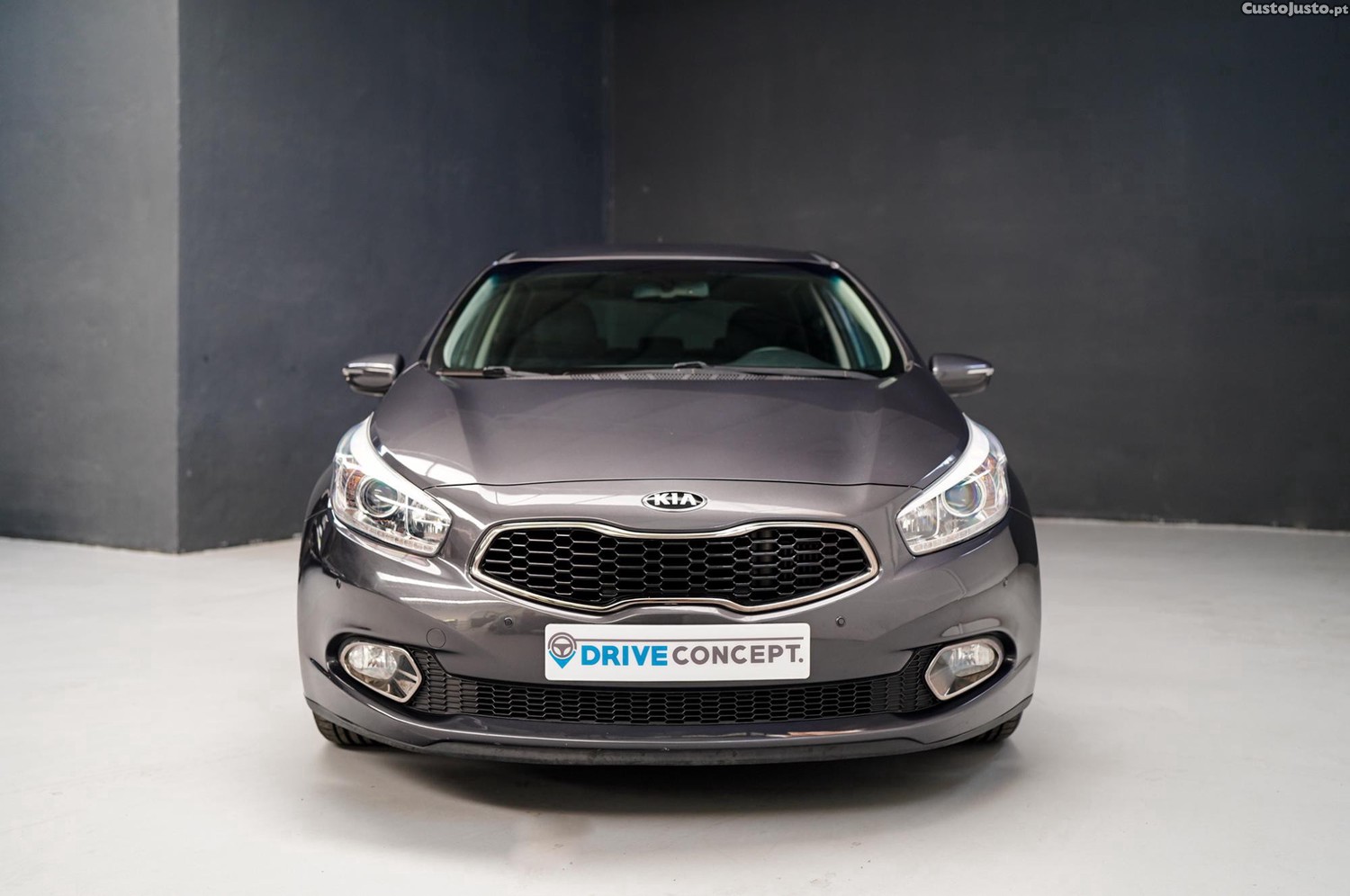 Kia Ceed 1.4 CRDi TX — fotografia 13