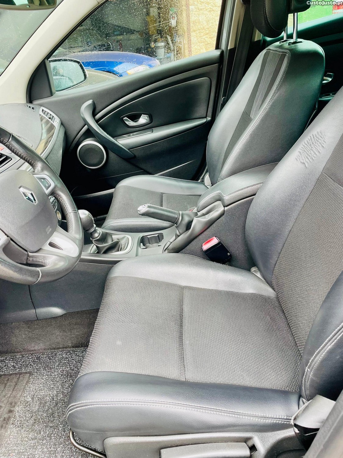 Renault Mégane Break 1.5 dCi Dynamique S — fotografia 3