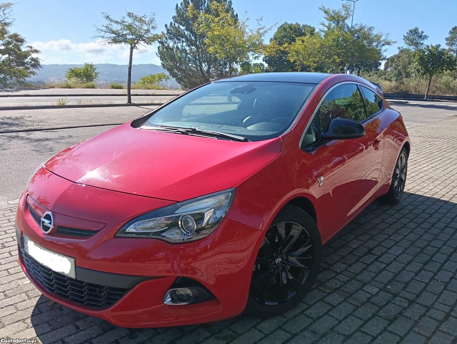 Opel Astra GTC Black OPC Line — fotografia 11