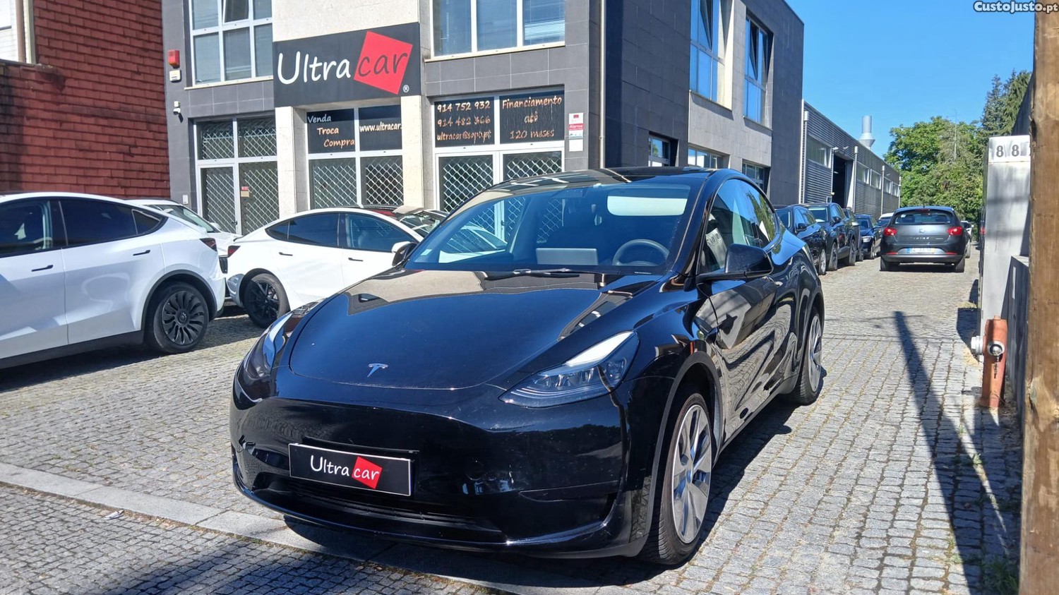 Tesla Model Y Standard RWD — fotografia 7