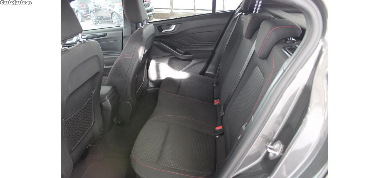 Ford Focus 1.0 EcoBoost 125cv MHEV ST-Line — fotografia 3