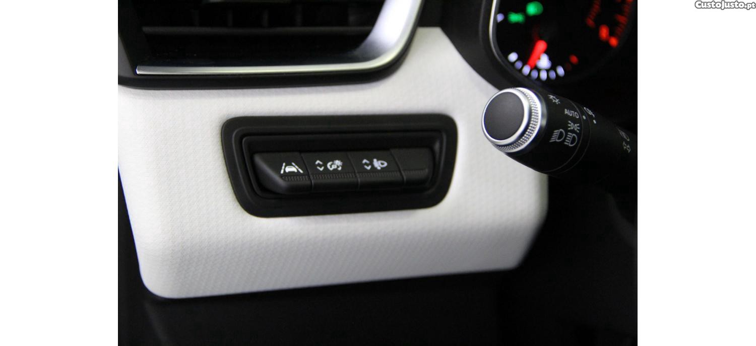 Renault Clio 1.0 Tce Evolution — fotografia 3