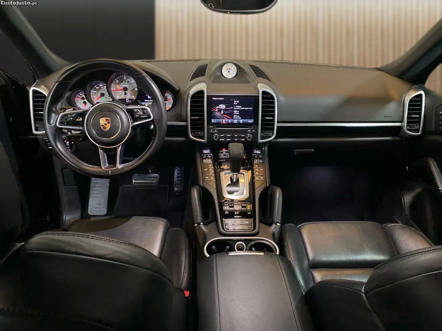 Porsche Cayenne Platinum edition — fotografia 13