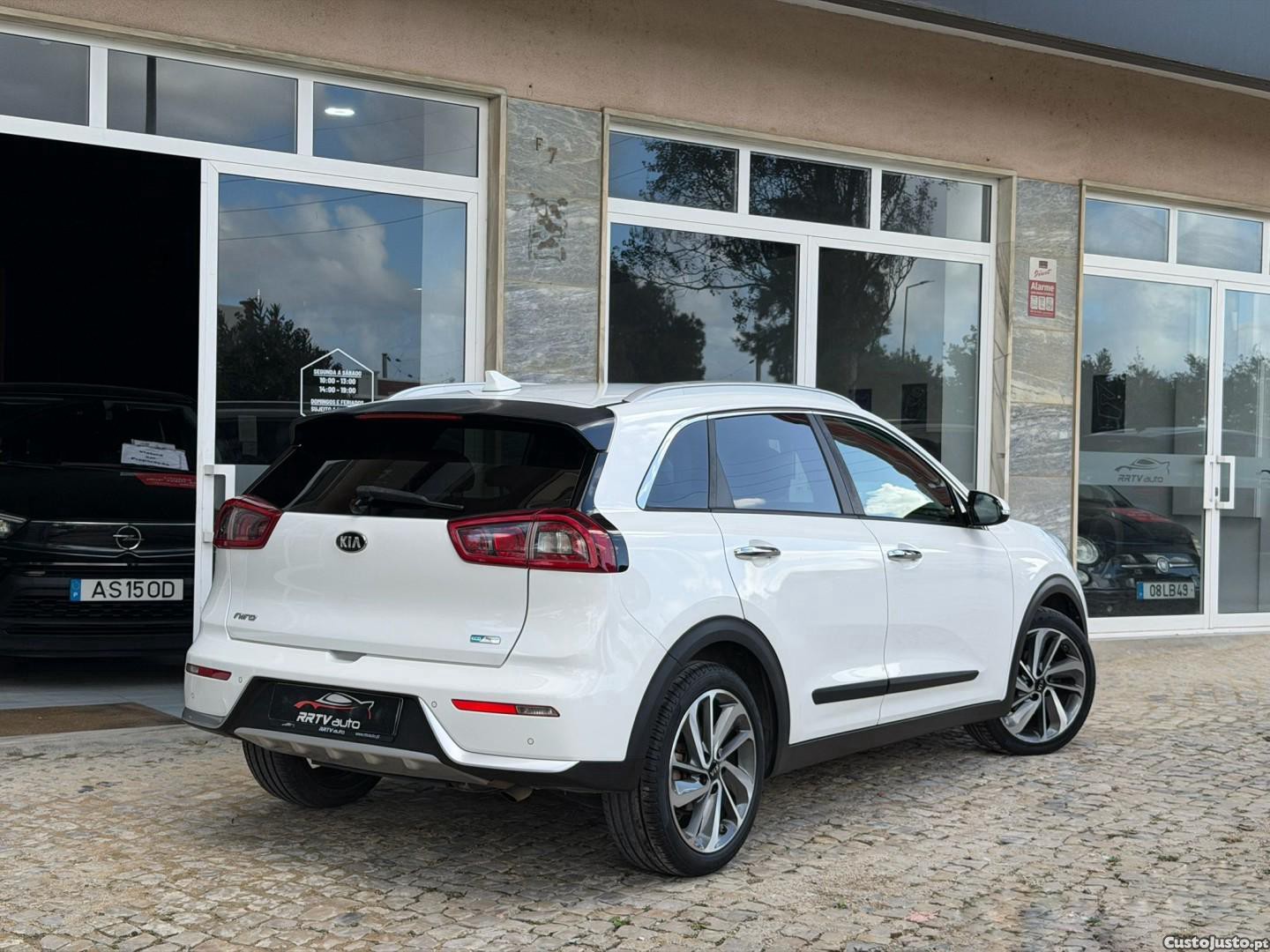 Kia Niro 1.6 GDi HEV Drive — fotografia 14