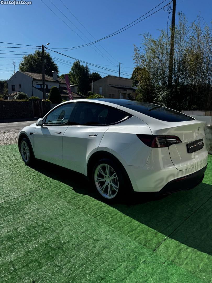 Tesla Model Y Tração Traseira — fotografia 4