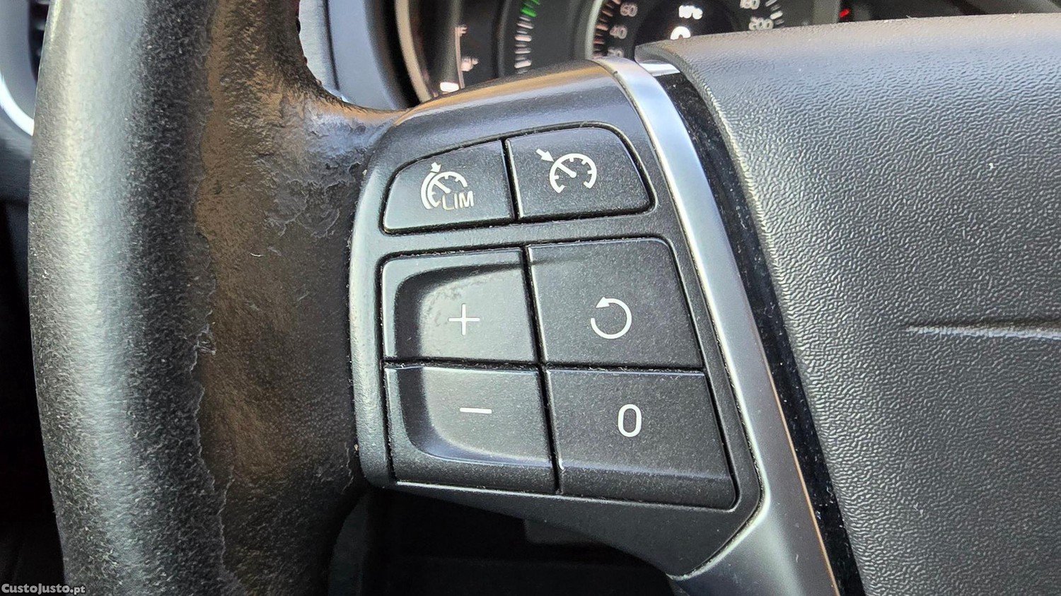 Volvo V40 2.0 D2 Momentum Geartronic — fotografia 17
