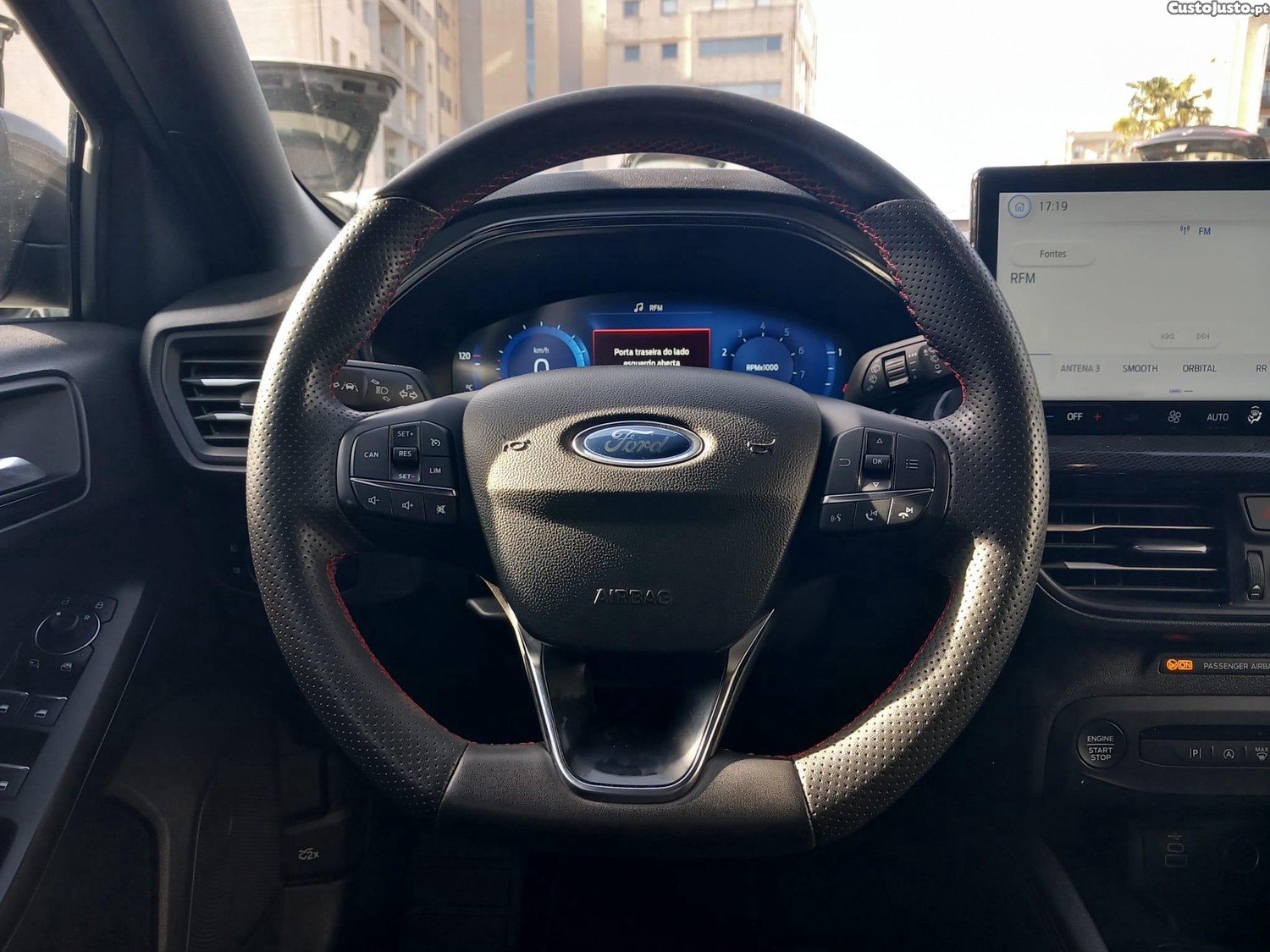 Ford Focus 1.0 EcoBoost MHEV ST-Line — fotografia 8