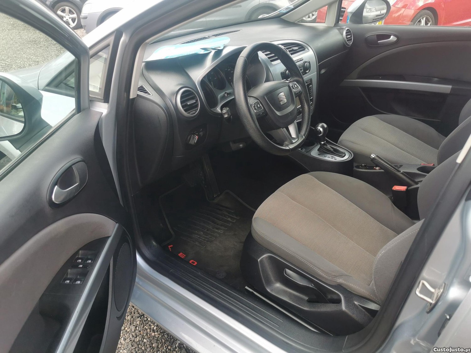 SEAT Leon 1.6TDI CAIXA AUTOMÁTICA — fotografia 4