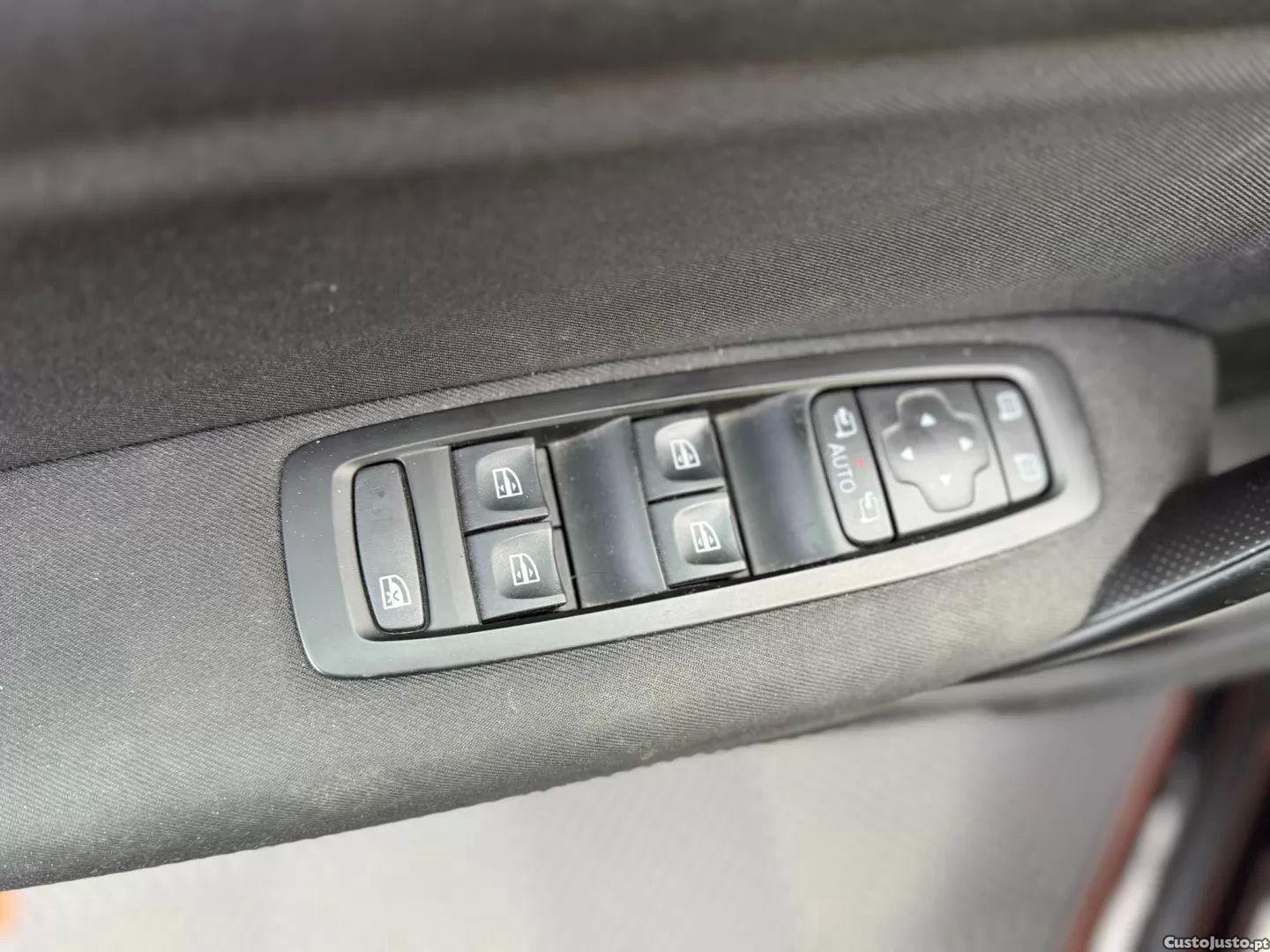 Renault Mégane 1.5 blue dci limited — fotografia 12