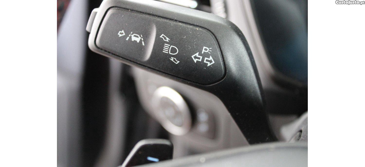 Ford Focus 1.0 EcoBoost MHEV ST-Line — fotografia 4