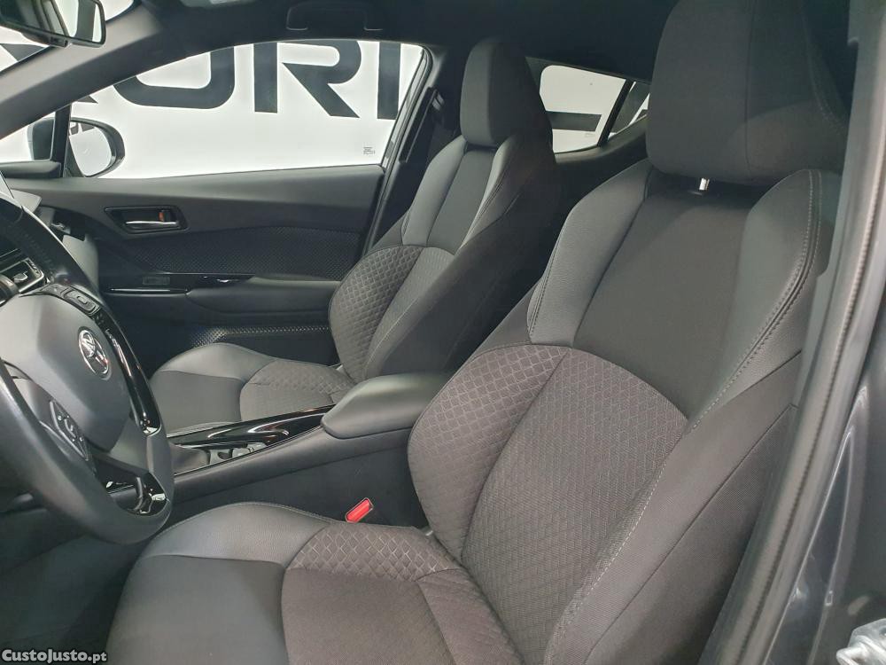 Toyota C-HR 1.8 Hybrid Exclusive — fotografia 13
