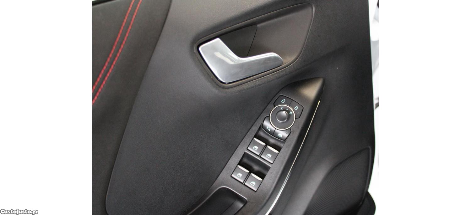 Ford Puma 1.0 EcoBoost MHEV ST-Line X Vivid Ruby Edition — fotografia 15