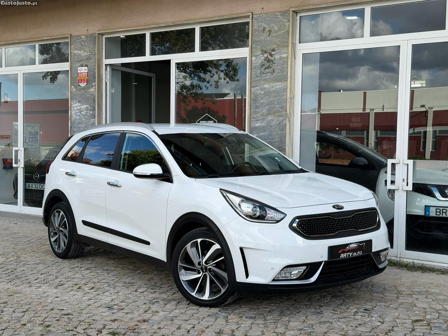 Kia Niro 1.6 GDi HEV Drive — fotografia 13