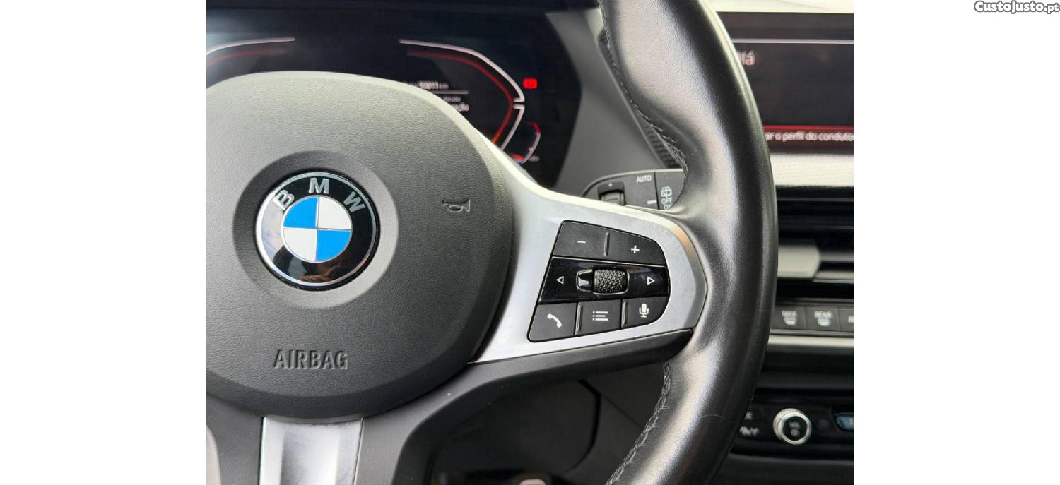 BMW 116 d Pack Desportivo M Auto — fotografia 11