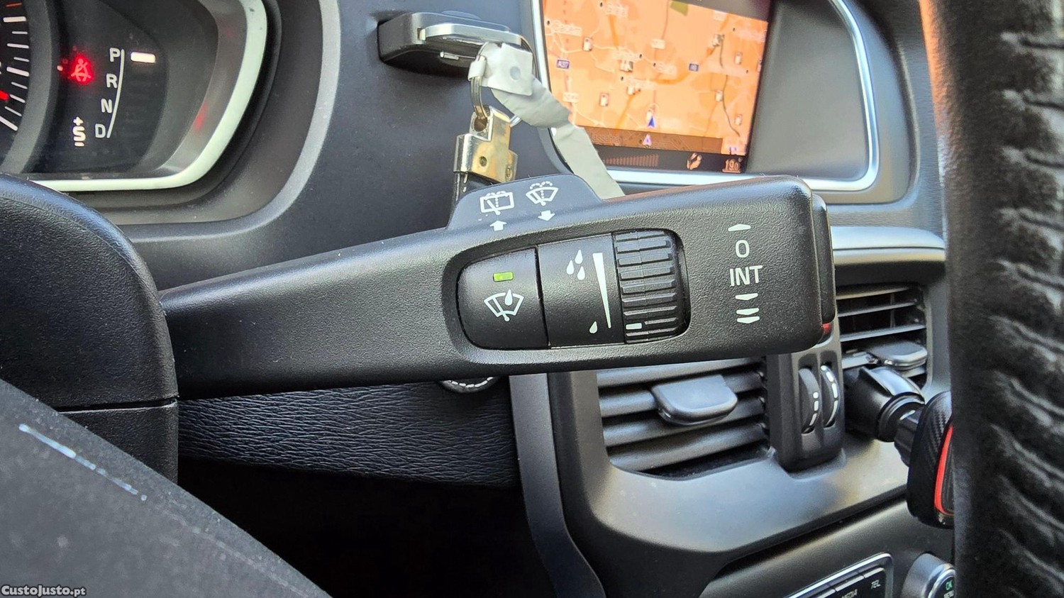Volvo V40 2.0 D2 Momentum Geartronic — fotografia 15