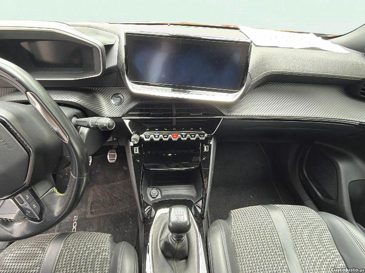 Peugeot 2008 1.2 PureTech GT Line — fotografia 14