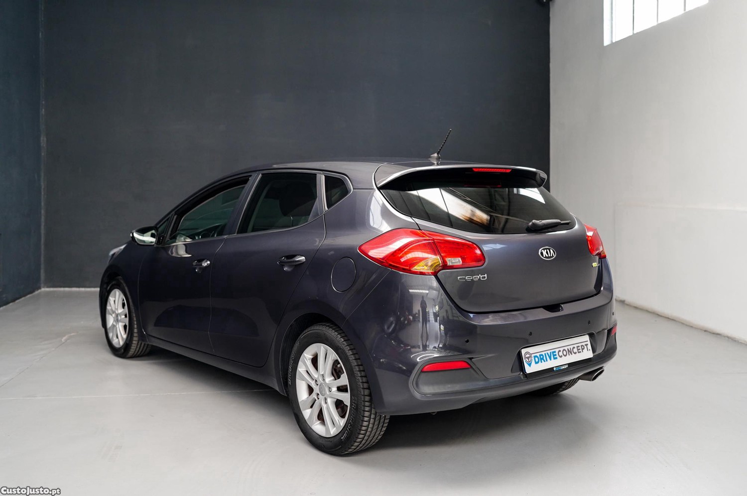 Kia Ceed 1.4 CRDi TX — fotografia 15