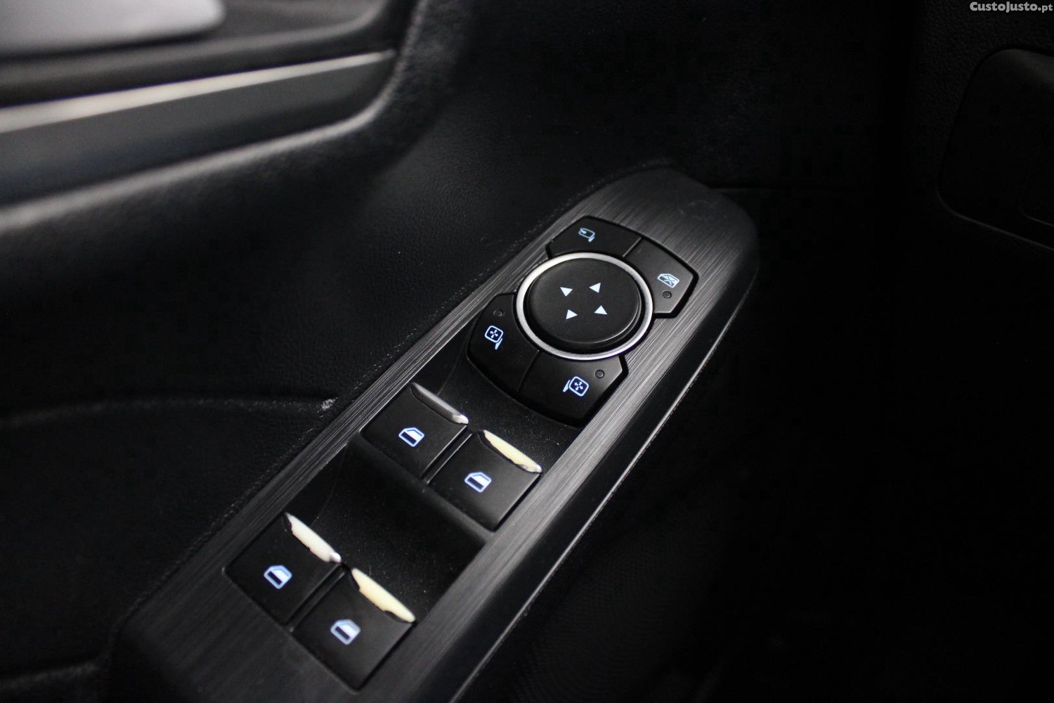 Ford Kuga 1.5 TDCI ECOBLUE TITANIUM — fotografia 9