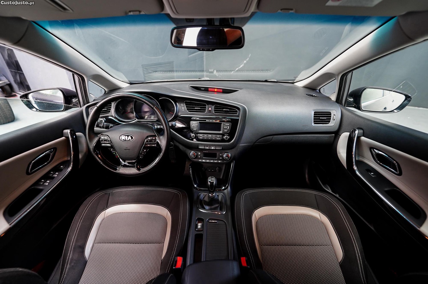 Kia Ceed 1.4 CRDi TX — fotografia 16
