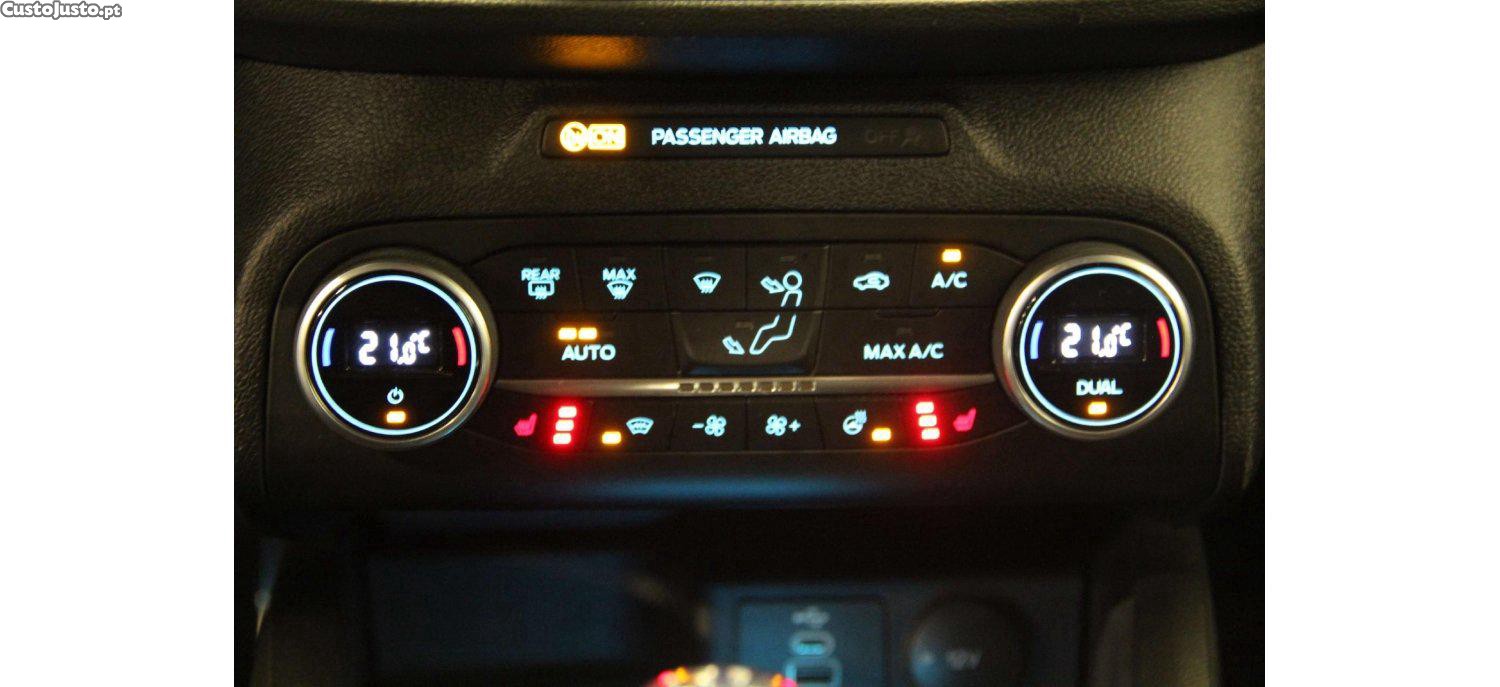 Ford Focus 1.0 EcoBoost 125cv MHEV ST-Line — fotografia 10