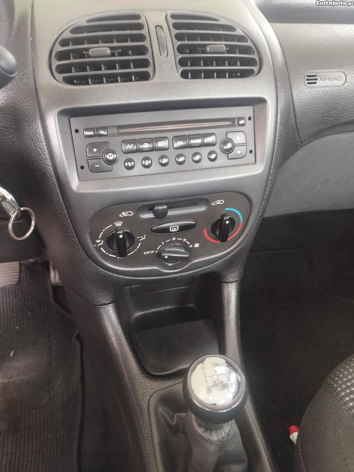 Peugeot 206 1.1 Gasolina — fotografia 3