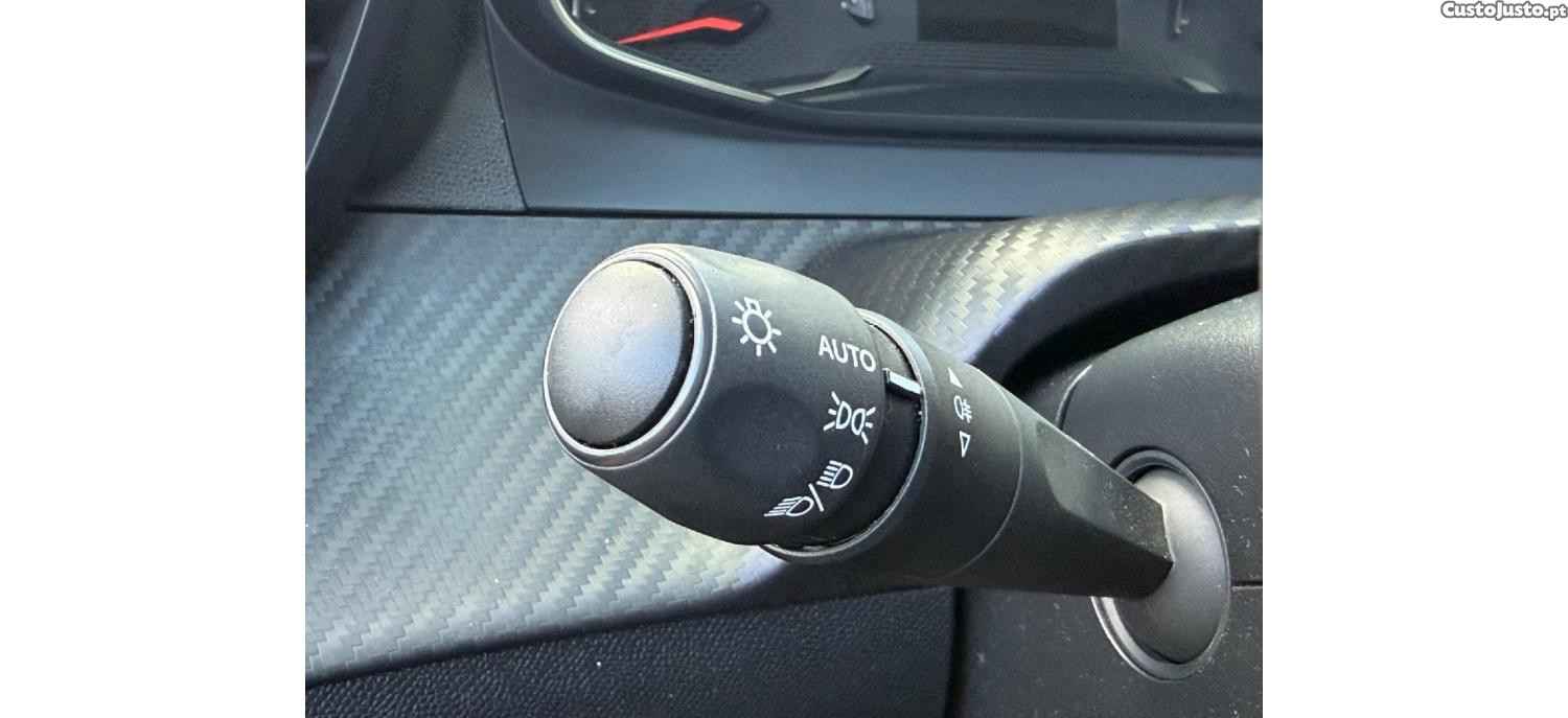 Peugeot 208 ActivePack 1.2Puretech 75cv — fotografia 5