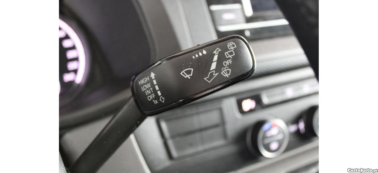 Volkswagen Caravelle Comfortline 2.0 TDI 150cv — fotografia 3