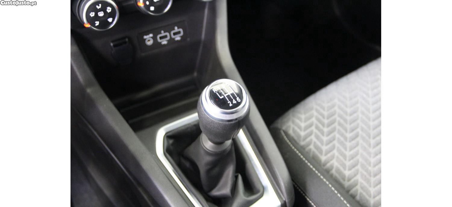 Renault Clio 1.0 Tce Evolution — fotografia 4