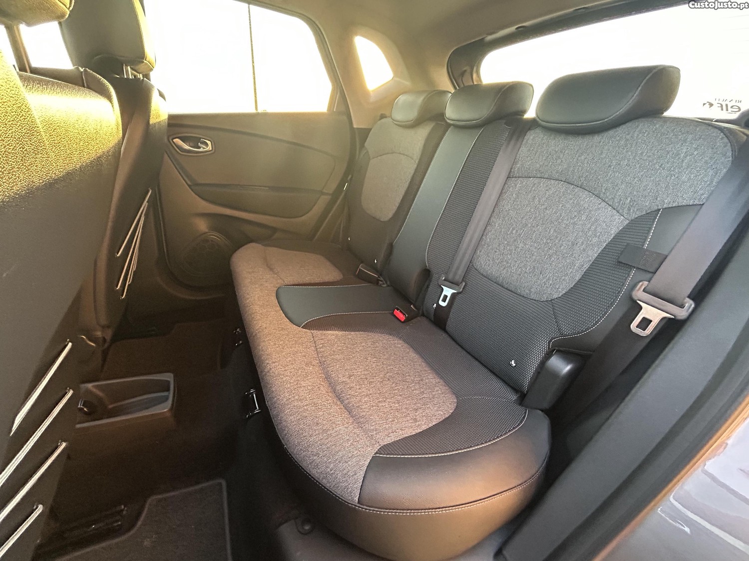 Renault Captur 1.5 dCi Exclusive - 28.000kms - 110 cavalos — fotografia 5