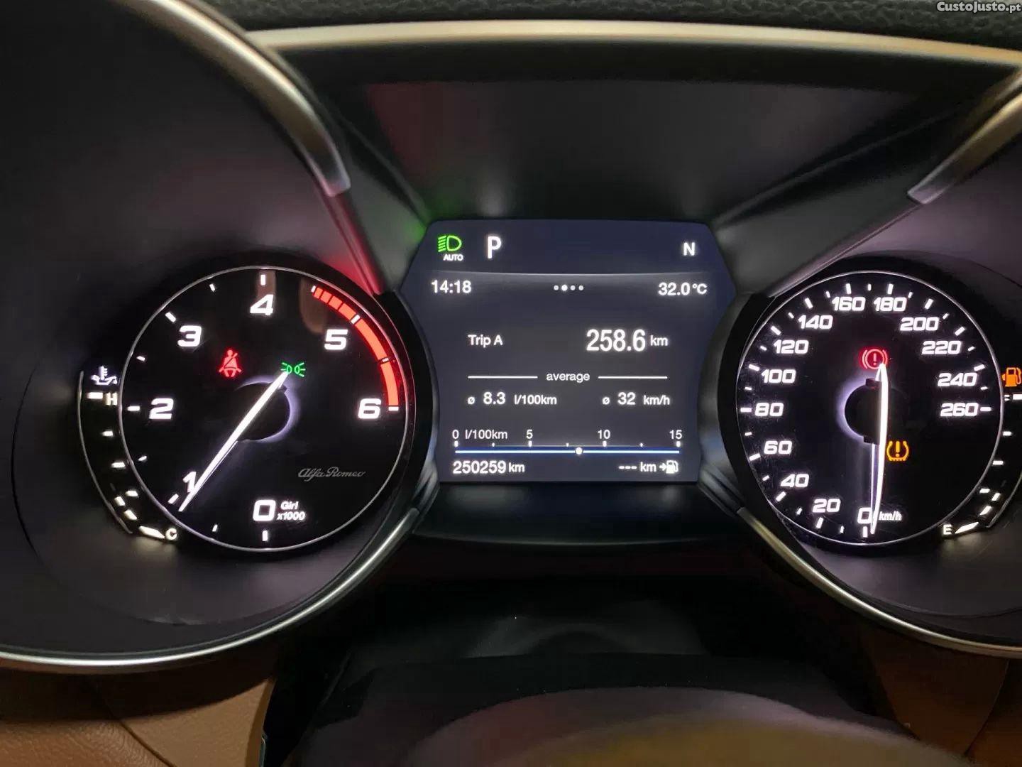 Alfa Romeo Giulia 2.2 d super at8 — fotografia 11