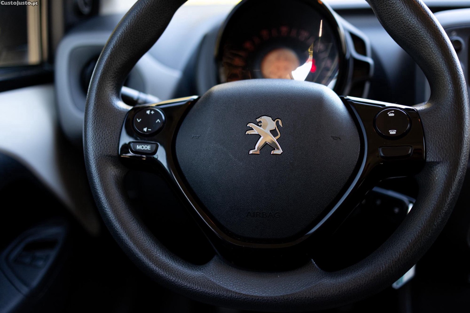 Peugeot 108 1.0 VTi Active — fotografia 4