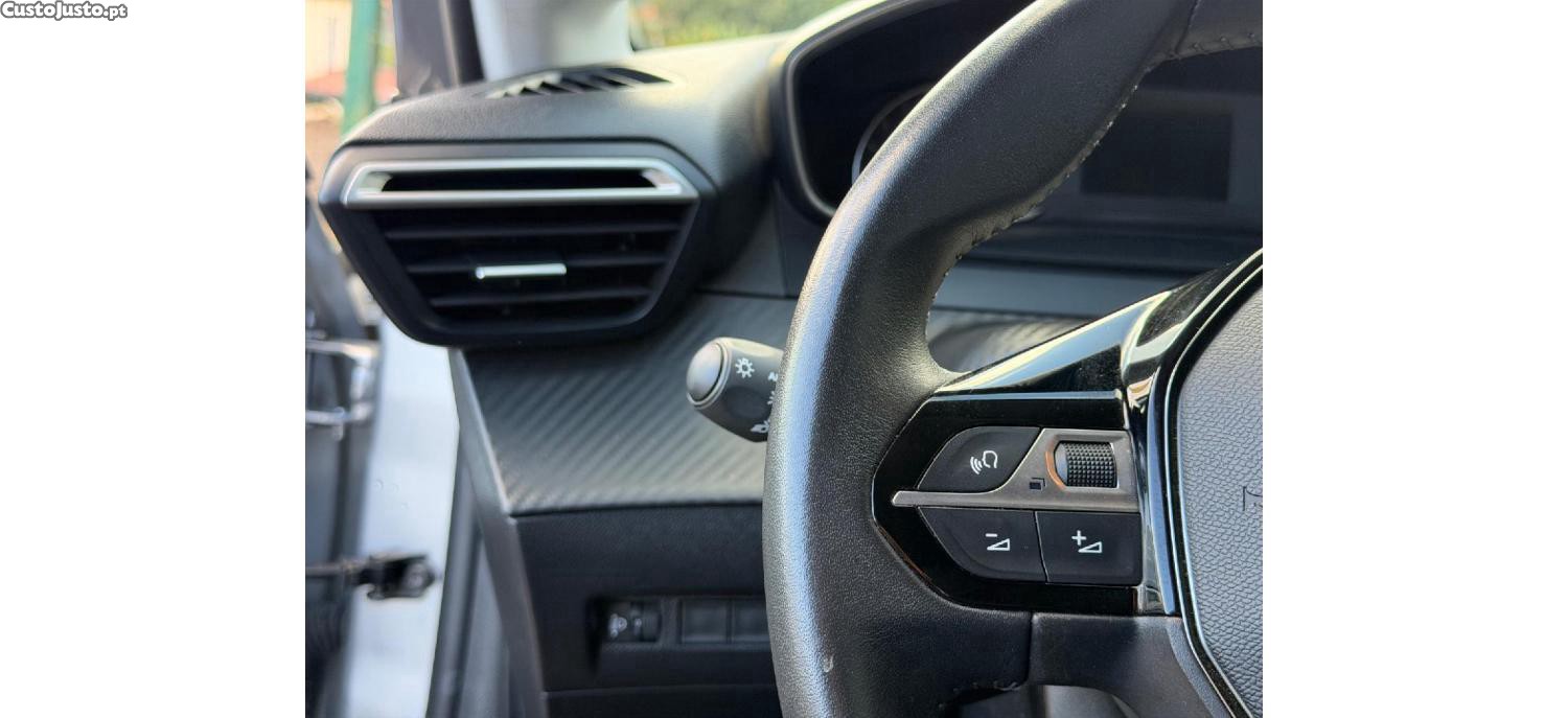 Peugeot 208 ActivePack 1.2Puretech 100cv — fotografia 7