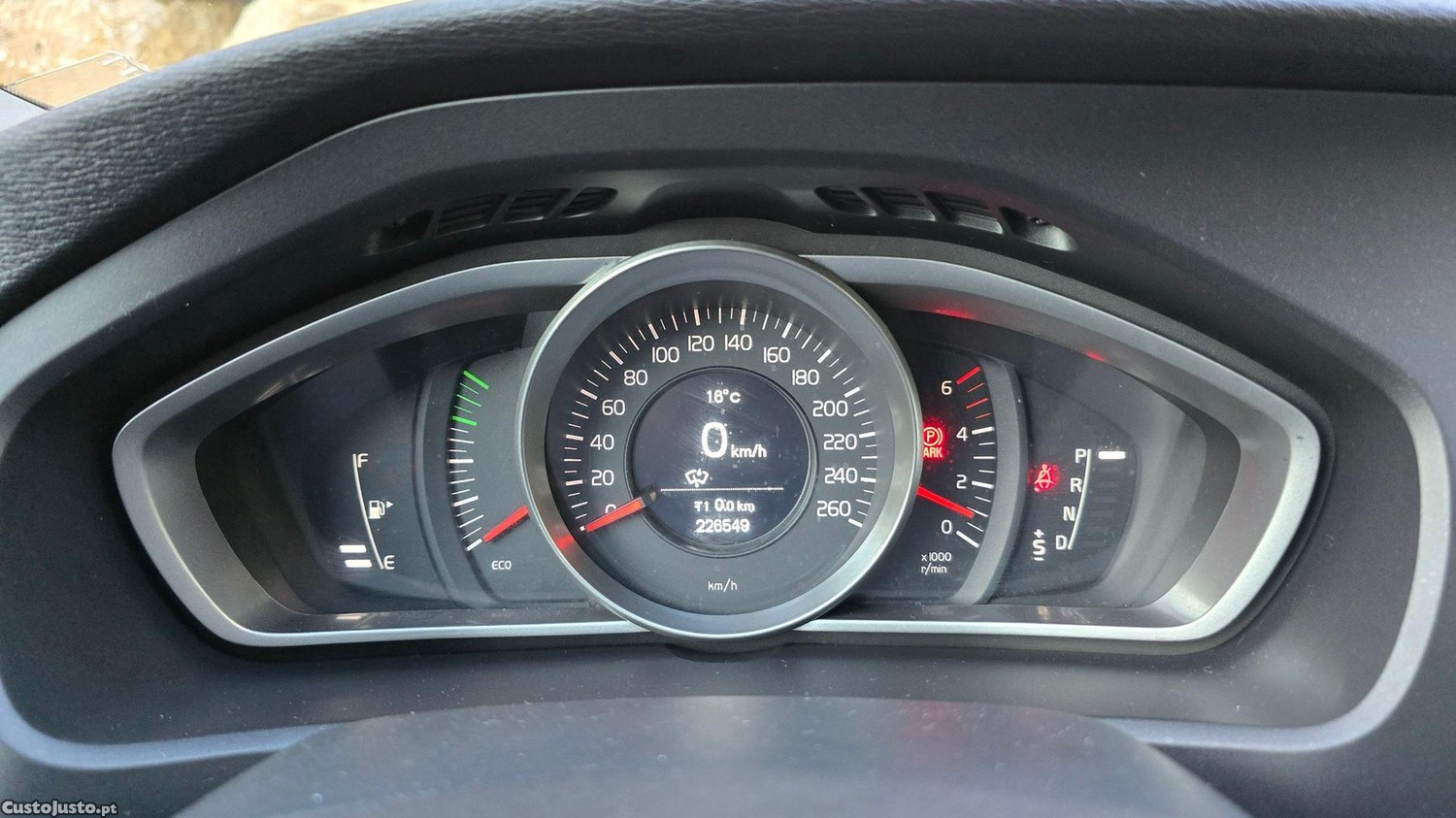Volvo V40 2.0 D2 Momentum Geartronic — fotografia 14