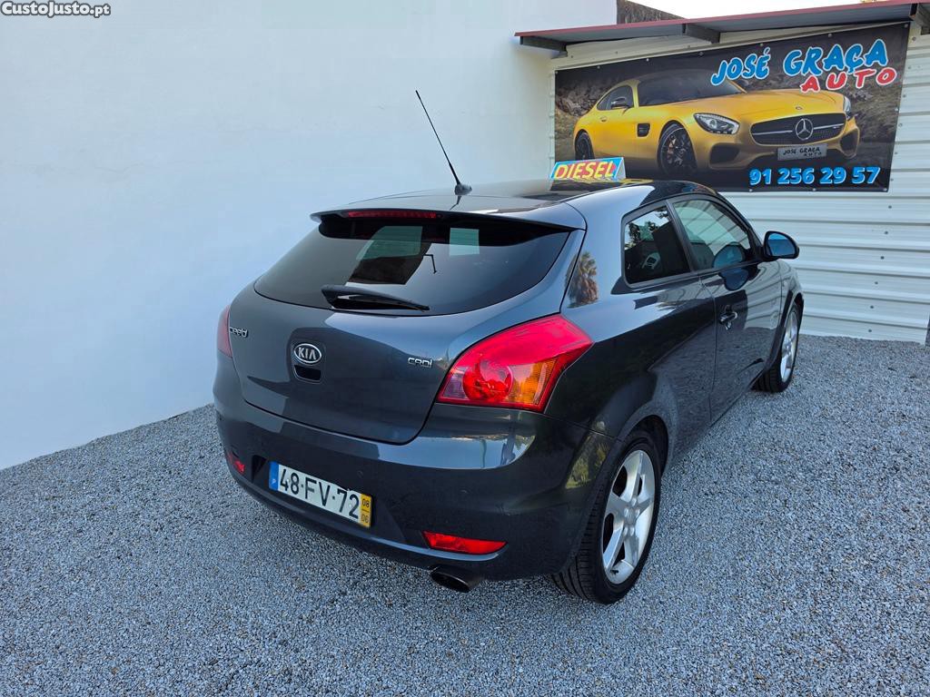 Kia Ceed Coupe 1.6CRDi 115Cv 06/2008 — fotografia 10