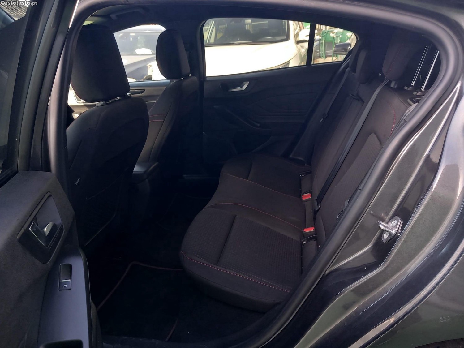 Ford Focus 1.0 EcoBoost MHEV ST-Line — fotografia 2