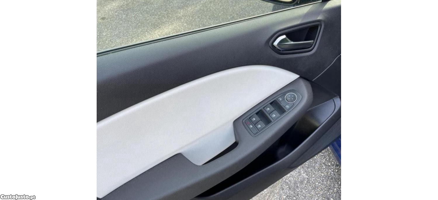 Renault Clio 1.0 Tce Techno — fotografia 4