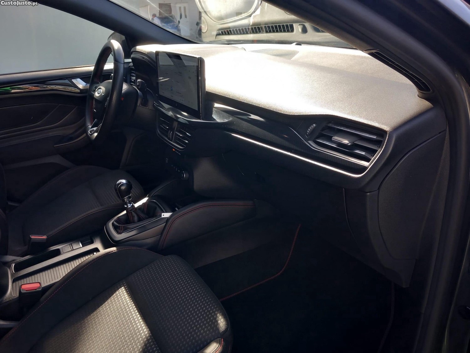 Ford Focus 1.0 EcoBoost MHEV ST-Line — fotografia 13