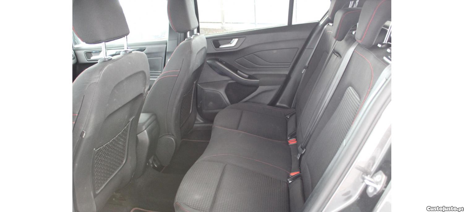 Ford Focus 1.0 EcoBoost MHEV ST-Line X — fotografia 4