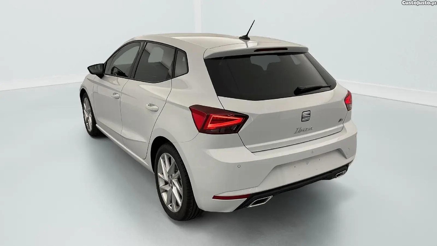 SEAT Ibiza 1.0 TSI 115 CH S/S DSG7 FR — fotografia 14