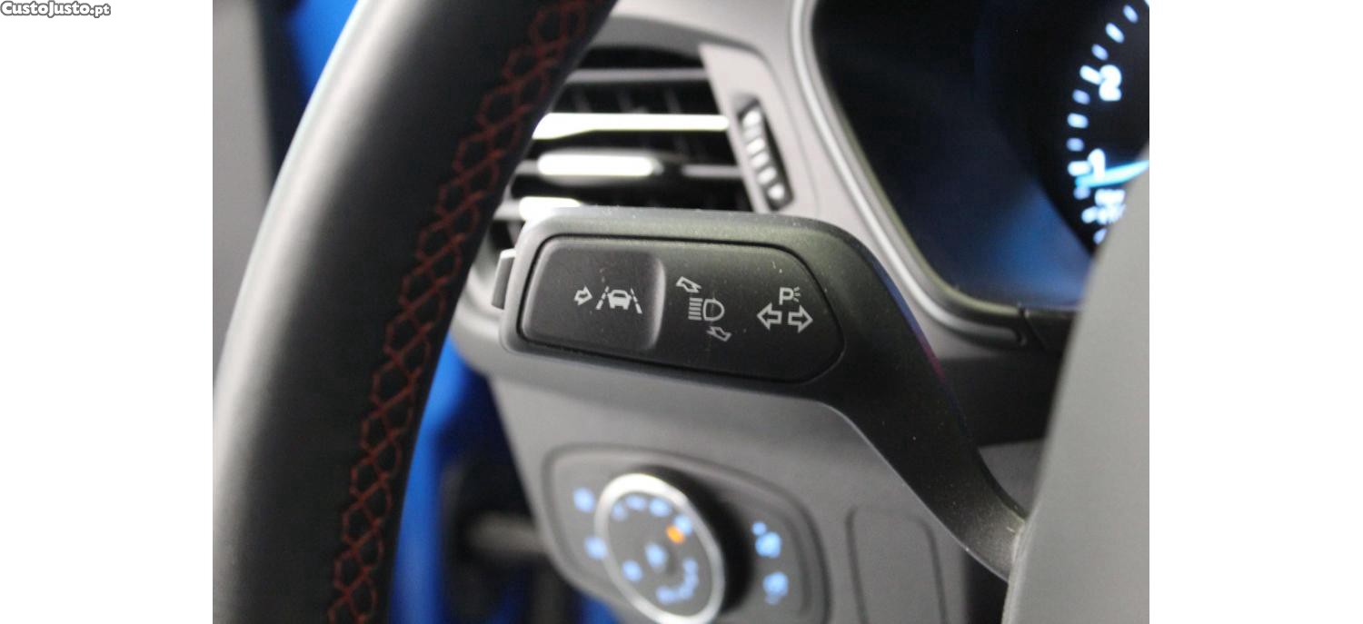 Ford Focus 1.0 EcoBoost 125cv MHEV ST-Line — fotografia 10