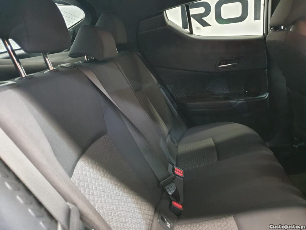 Toyota C-HR 1.8 Hybrid Exclusive — fotografia 5