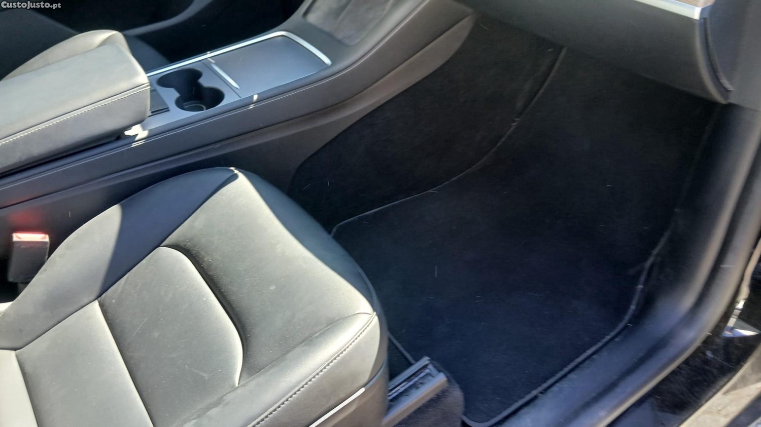Tesla Model Y Standard RWD — fotografia 4