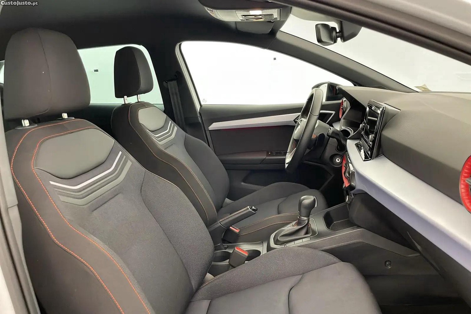 SEAT Ibiza 1.0 TSI 115 CH S/S DSG7 FR — fotografia 10