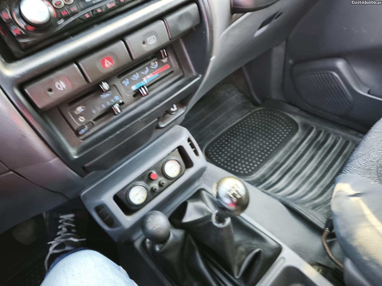 Nissan Terrano 2.7TDI — fotografia 6