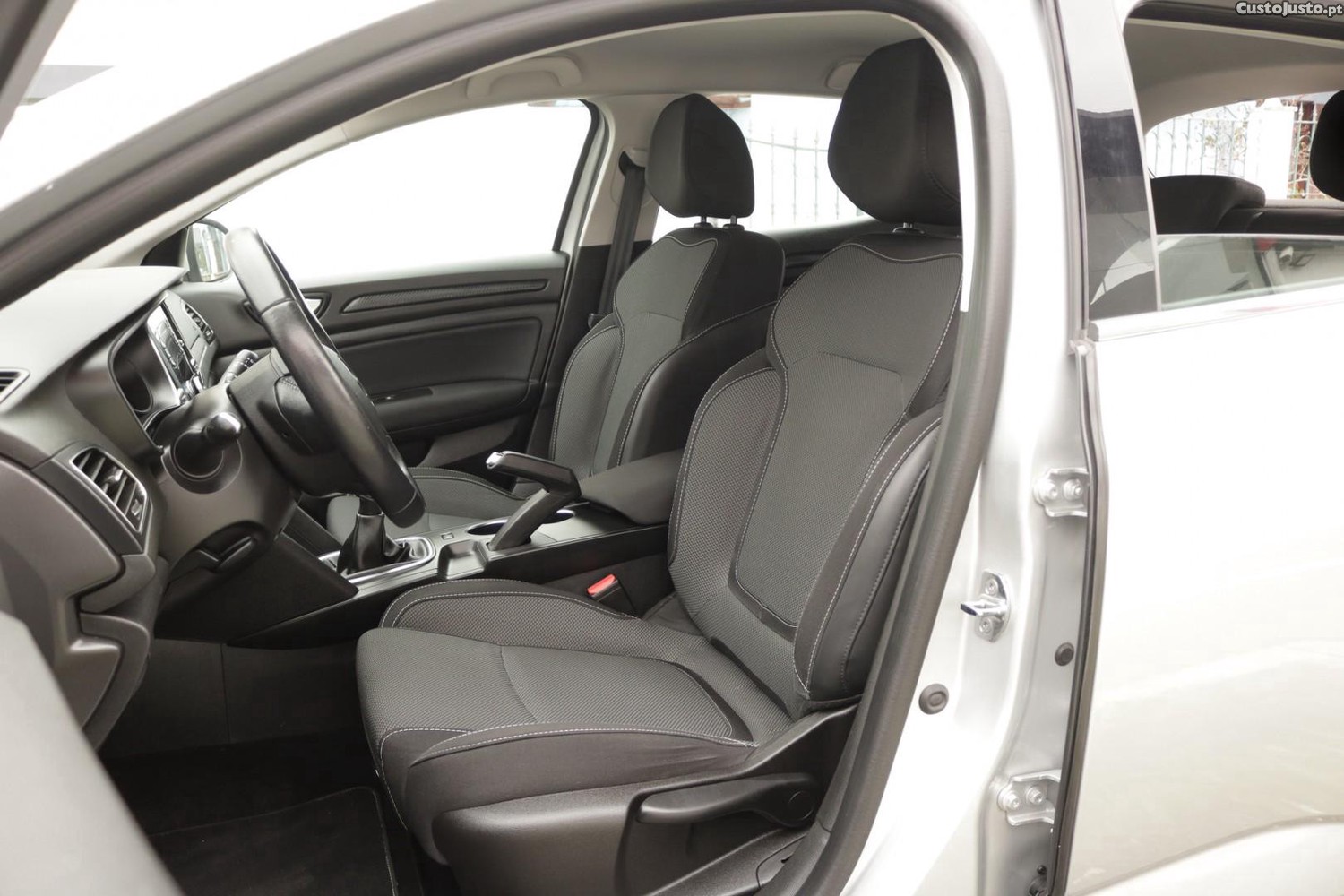 Renault Mégane 1.5 Blue DCI Zen — fotografia 43